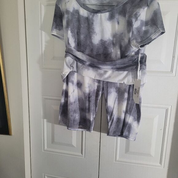 ELLIE and kate Gray/white Tye Dye Short Set size 1xlarge NWT short Top / pants - Picture 4 of 11